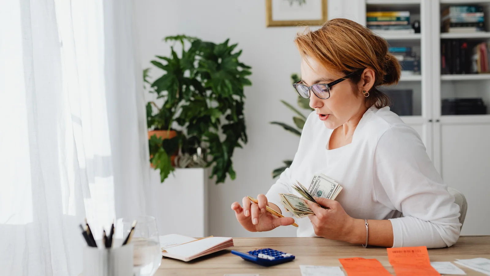 Adding up bills and cash to consolidate debt into one AmONE Loans payment