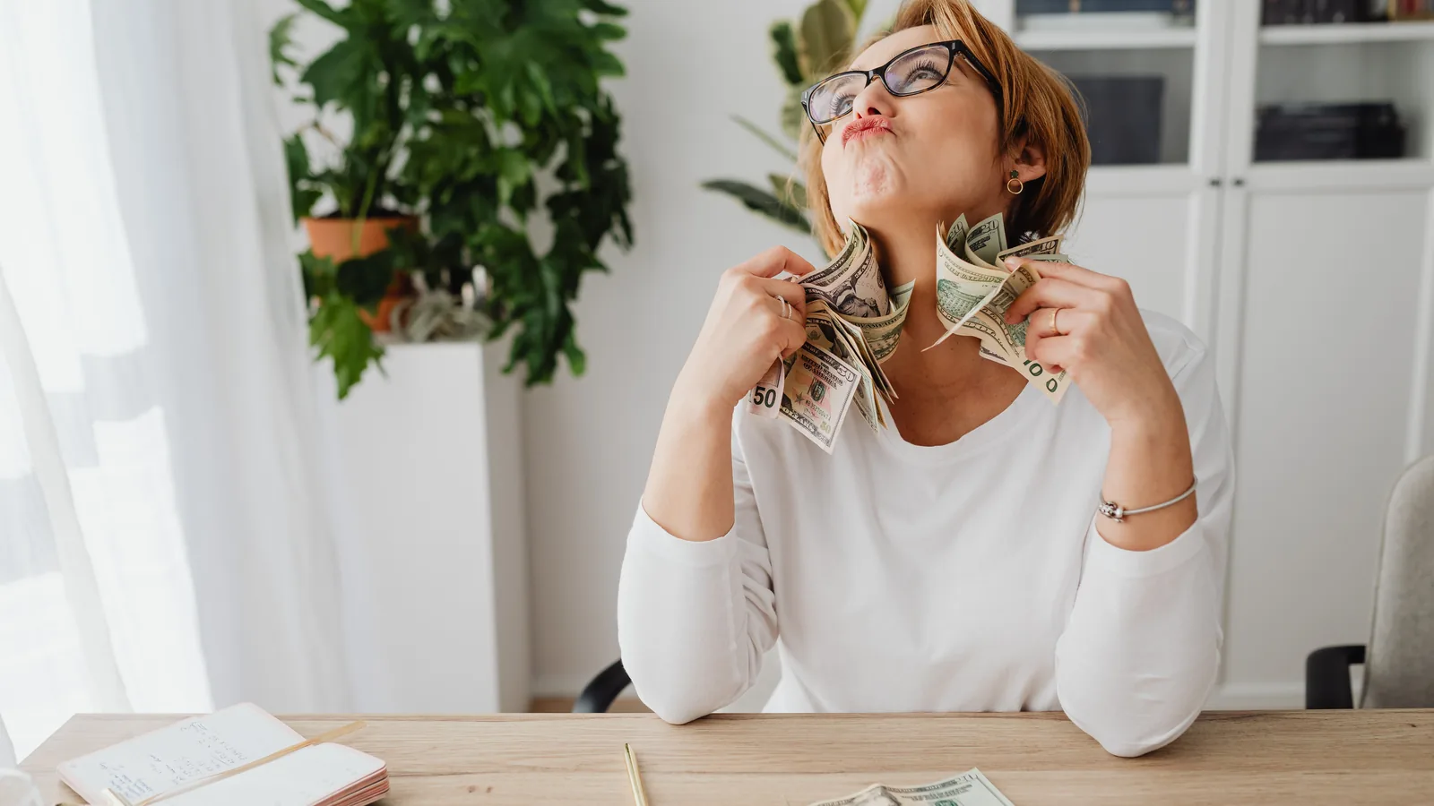 Person holding cash from an AmONE Loans personal loan